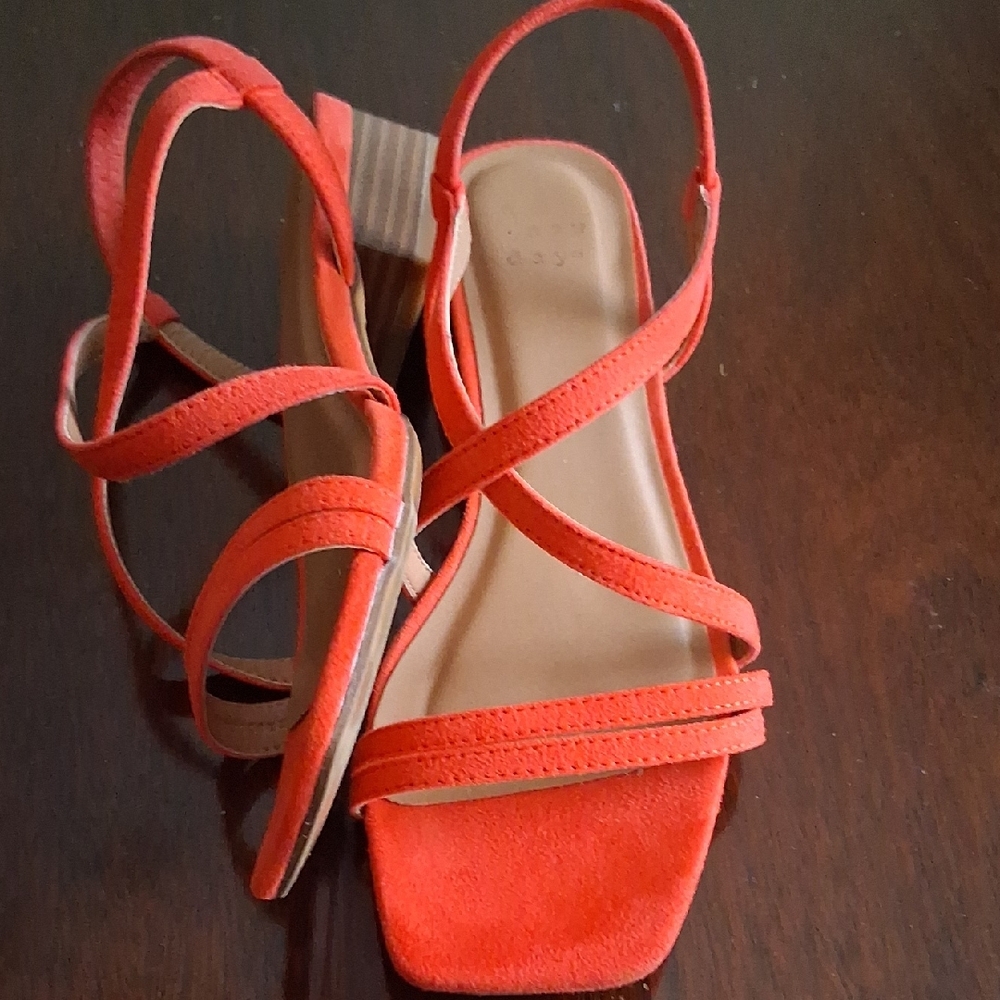 A New Day Red Strapy Block Heal. In EUC. red Orange 5.5